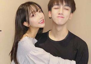 国产情侣做爱自拍,自拍摄影下的浪漫时光